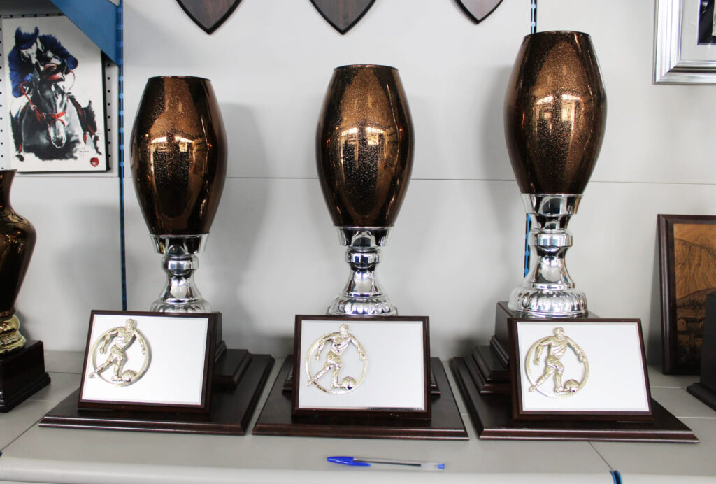 Trofeo neutro personalizzabile