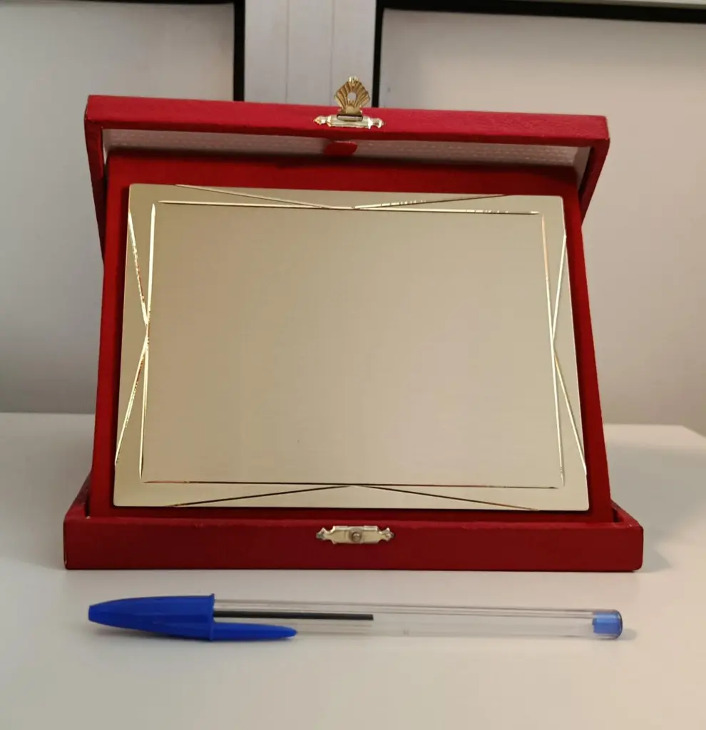 Targa personalizzabile in ottone occasione